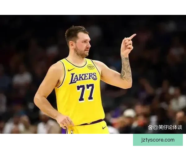 东契奇三节砍40分创湖人单赛季三分新纪录 里夫斯迎个人里程碑